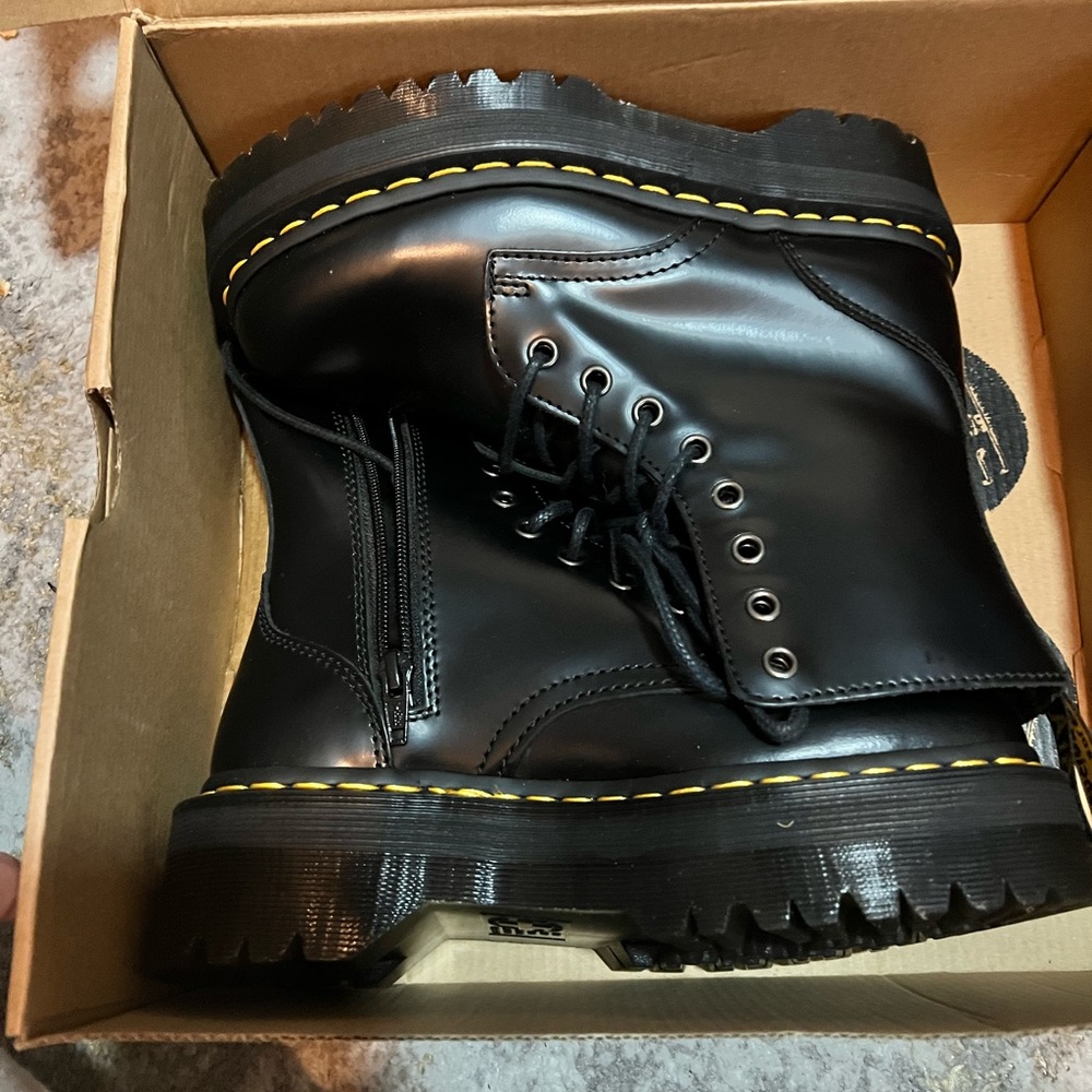 Dr. Martens Jadon